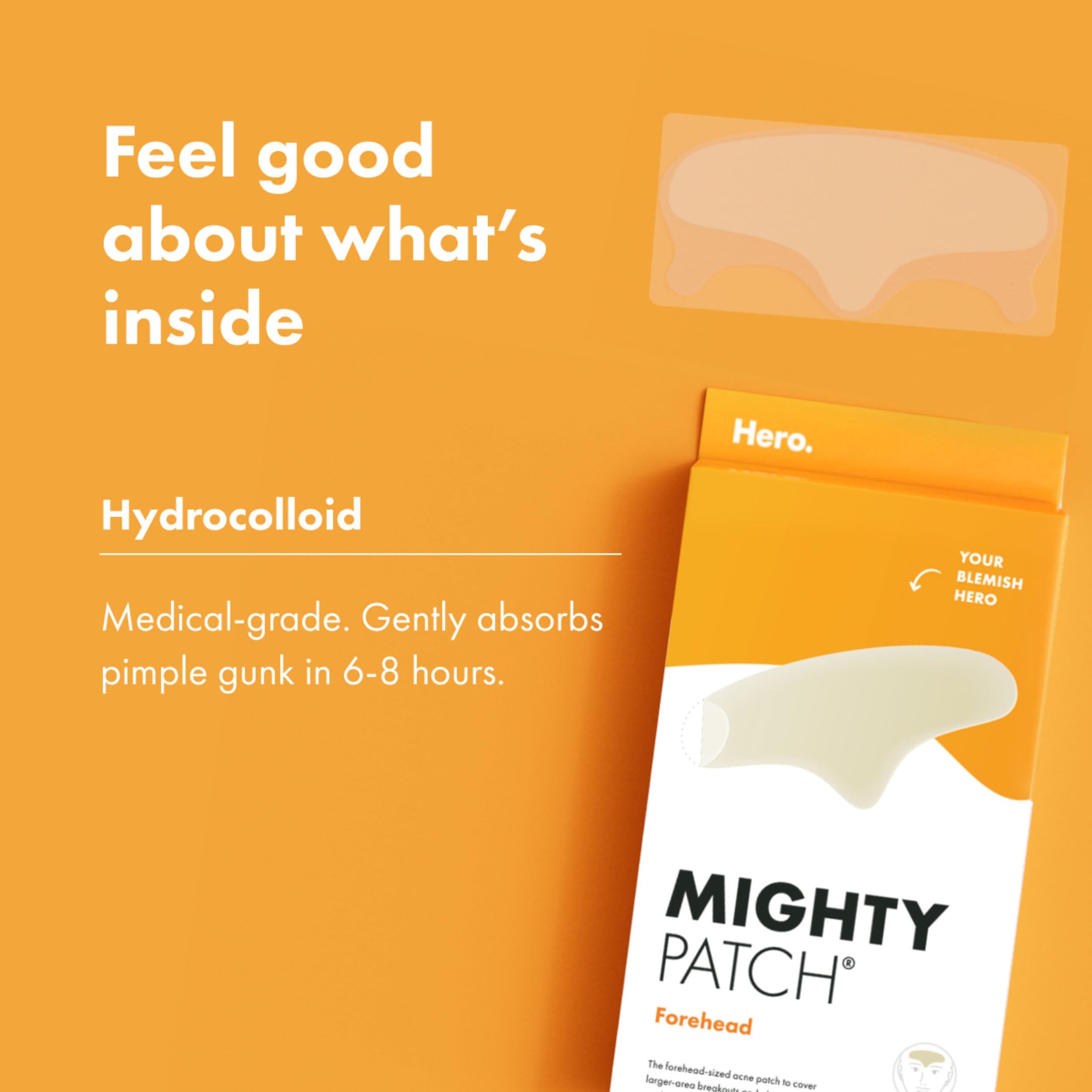 Mighty Patch colocación en el entrecejo mostrando adherencia y reducción de brillo