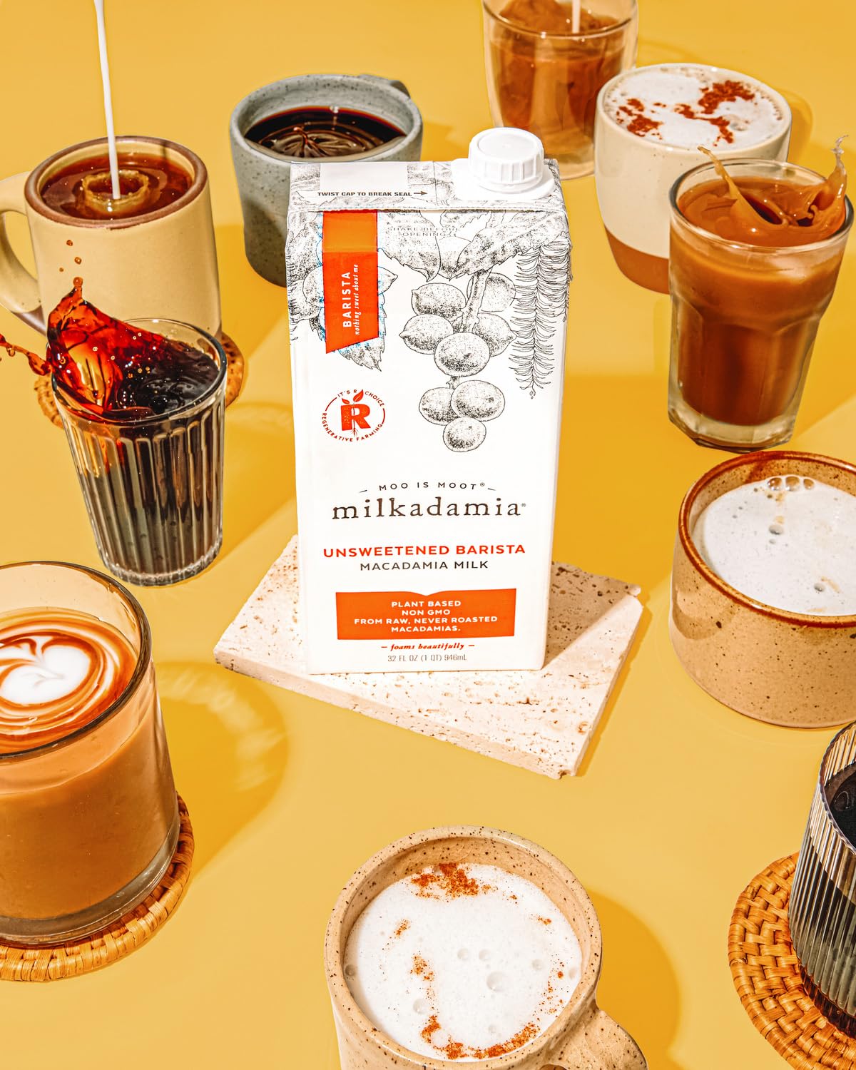 Milkadamia vertido sobre capuchino mostrando textura y sabor neutro