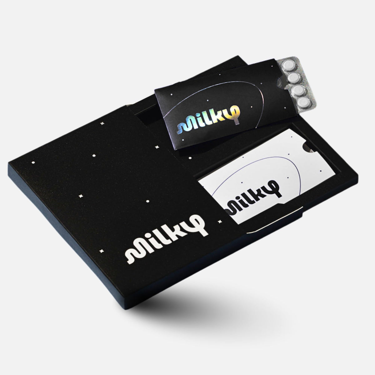 Milky envase frontal cosmic black mostrando diseño y portabilidad