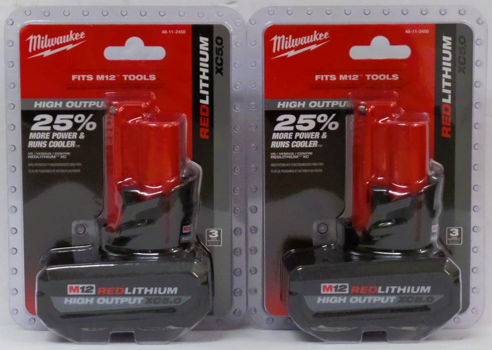 Milwaukee primer plano del pack de dos baterías mostrando diseño resistente y mayor duración