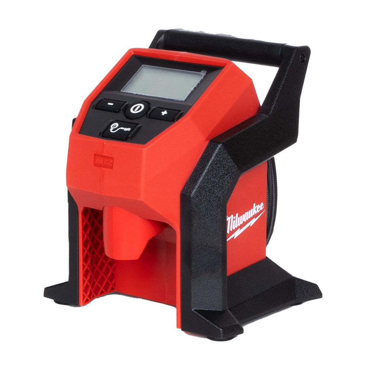 Milwaukee M12 inflador frontal mostrando pantalla LCD y beneficio de lectura precisa