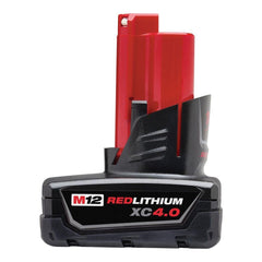 Milwaukee M12 batería frontal mostrando diseño compacto y mayor autonomía
