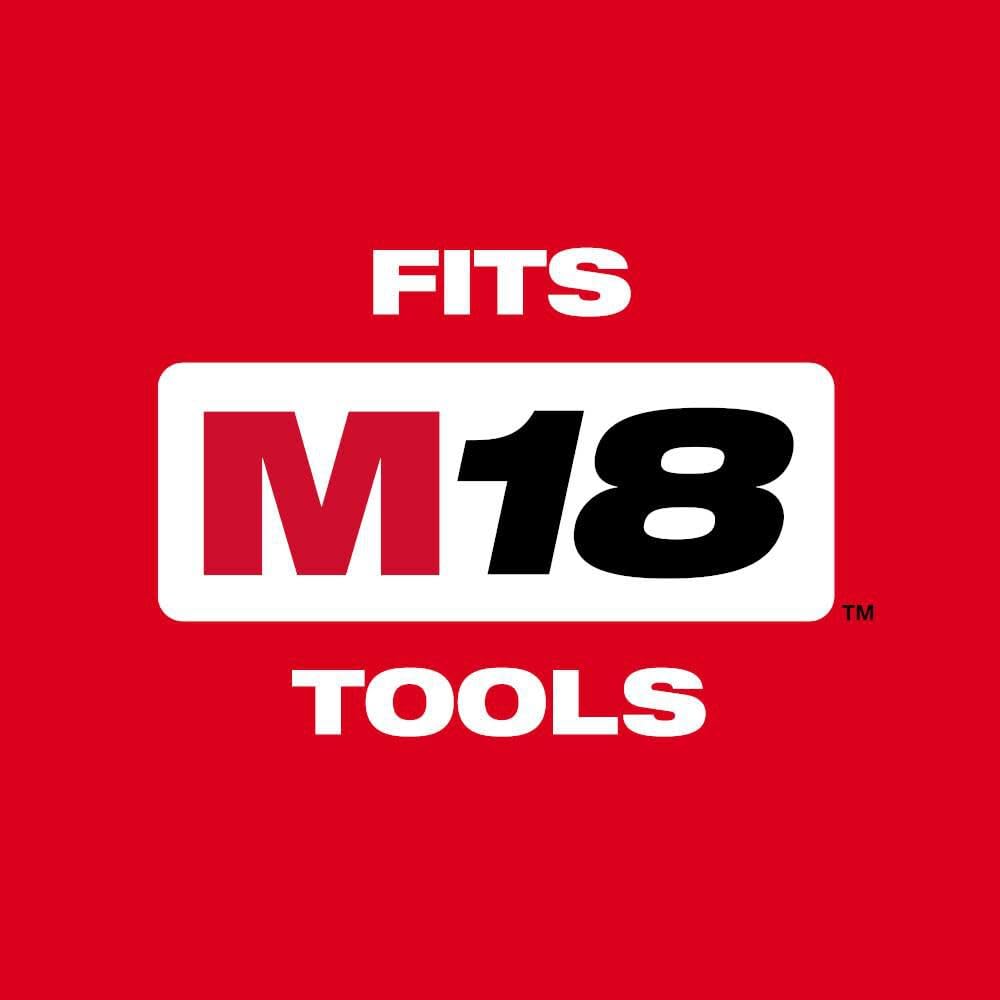 Milwaukee M18 en estación de carga supercharger para recarga rápida