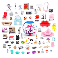 Mini Brands en uso con manos montando mini electrodoméstico para juego