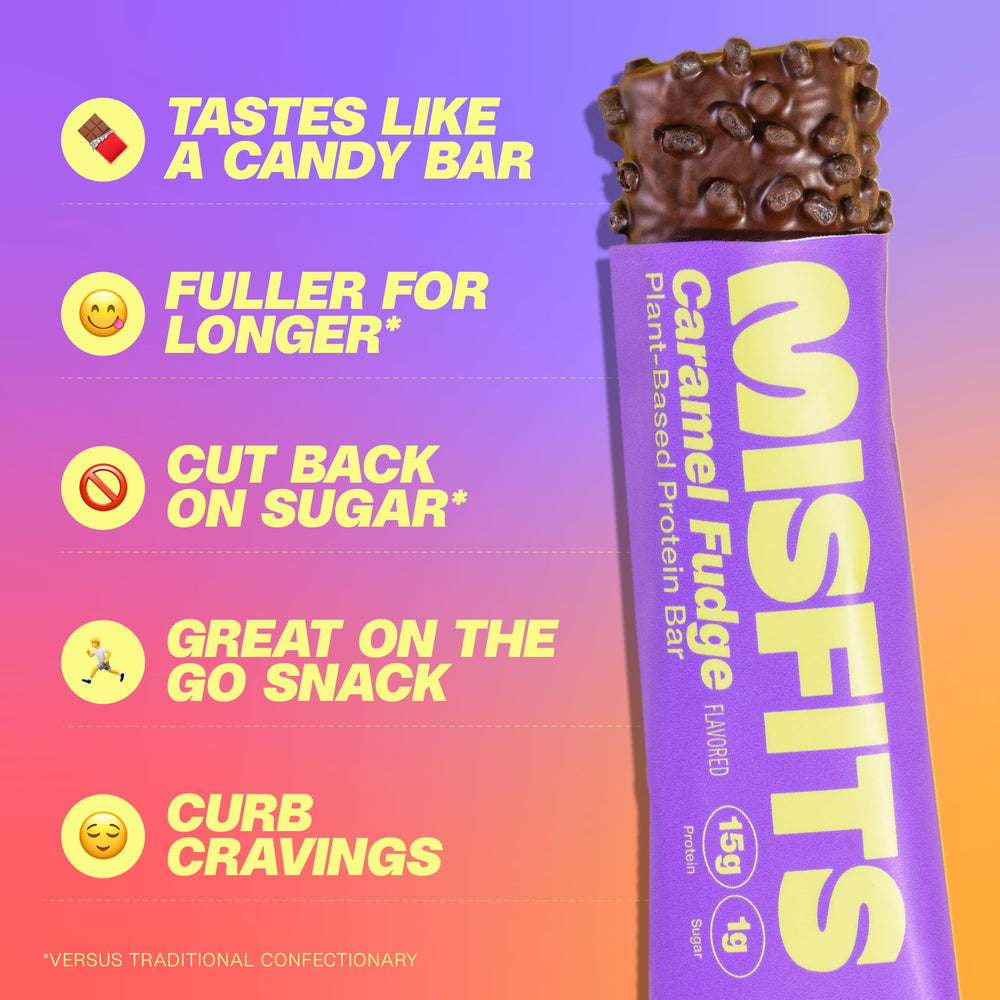 Misfits comparación de tamaño junto a una manzana para escala