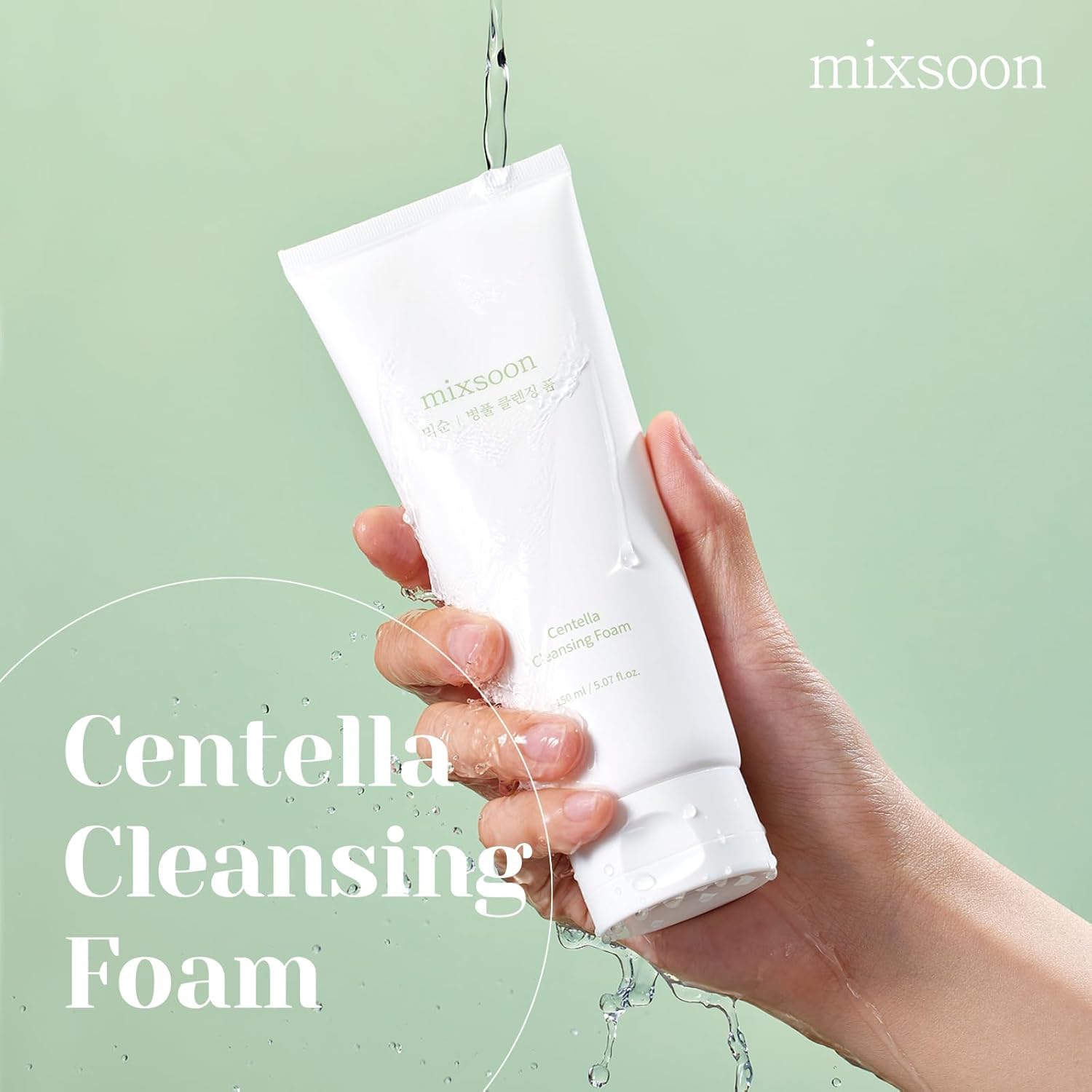 mixsoon textura cremosa en la mano que facilita una espuma suave y cómoda