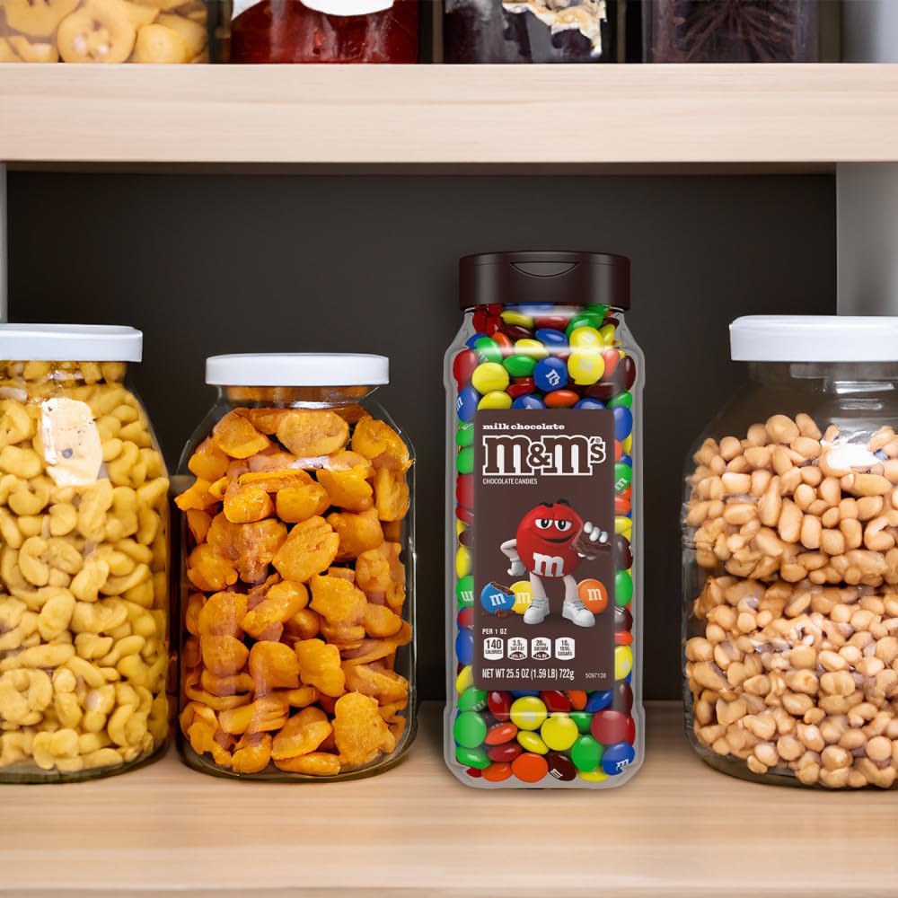 M&M'S comparación de tamaño en manos para estimar porciones y transporte