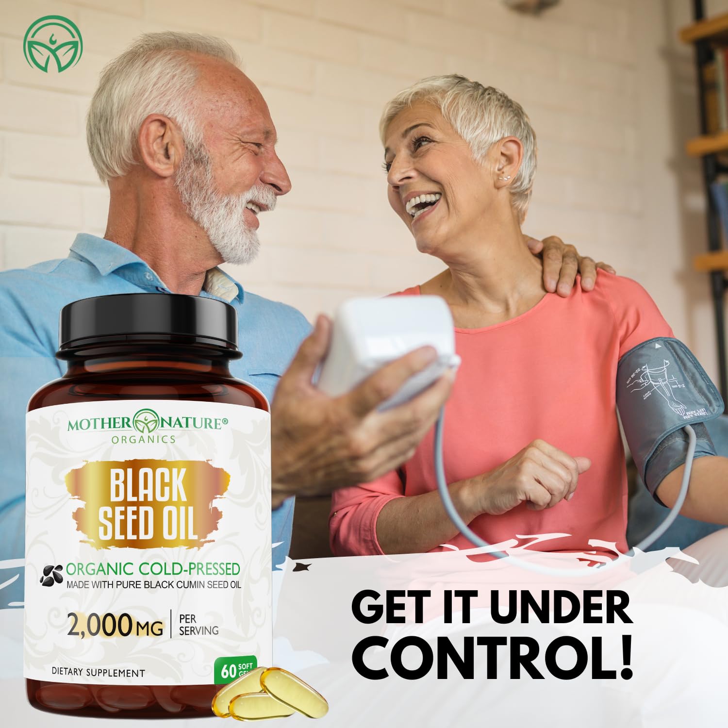 Mother Nature Organics cápsulas en mano para apreciar tamaño y toma fácil