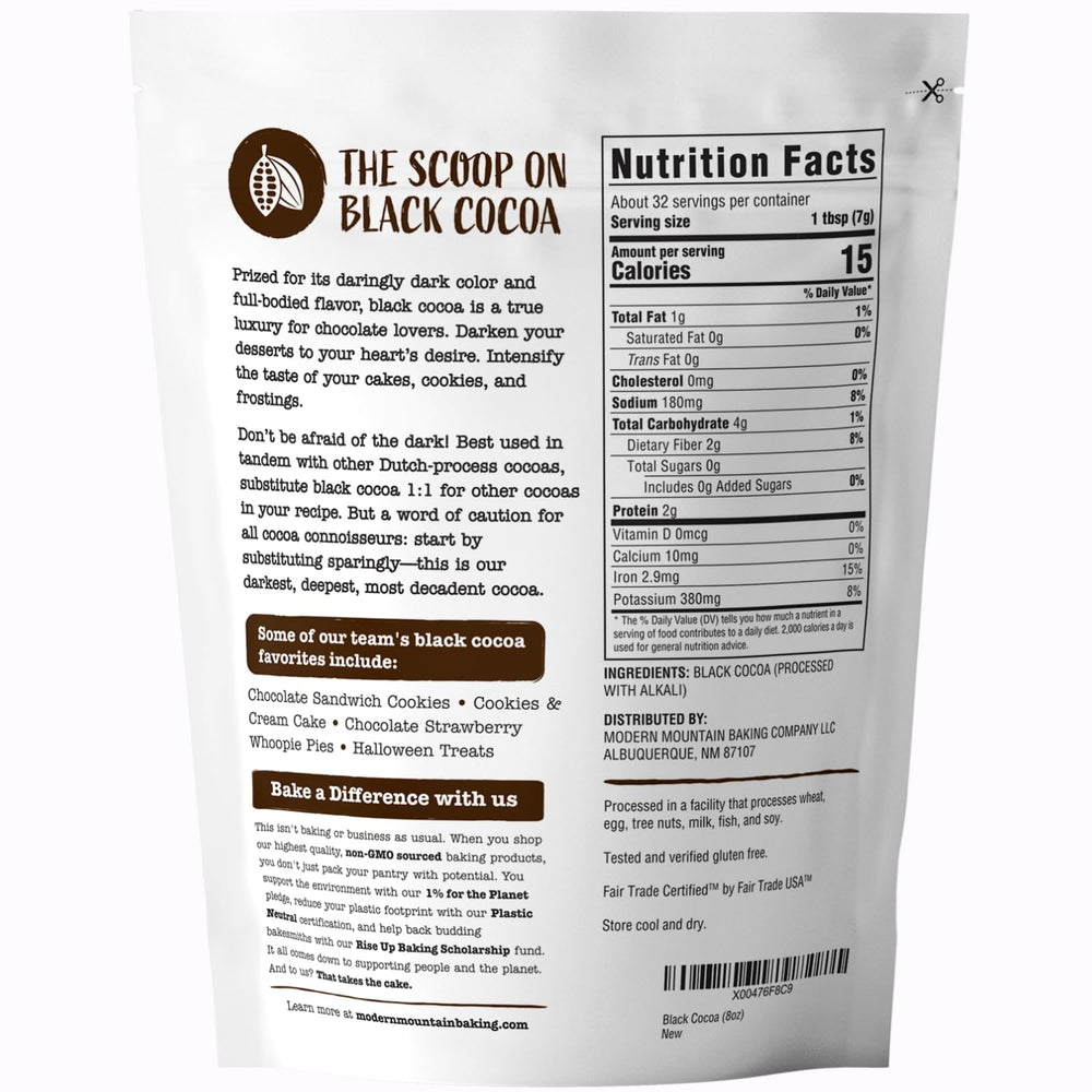 MODERN MOUNTAIN polvo de cacao negro en primer plano destaca la textura fina y uso fácil