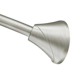 Moen barra curva frontal mostrando estética y mayor espacio