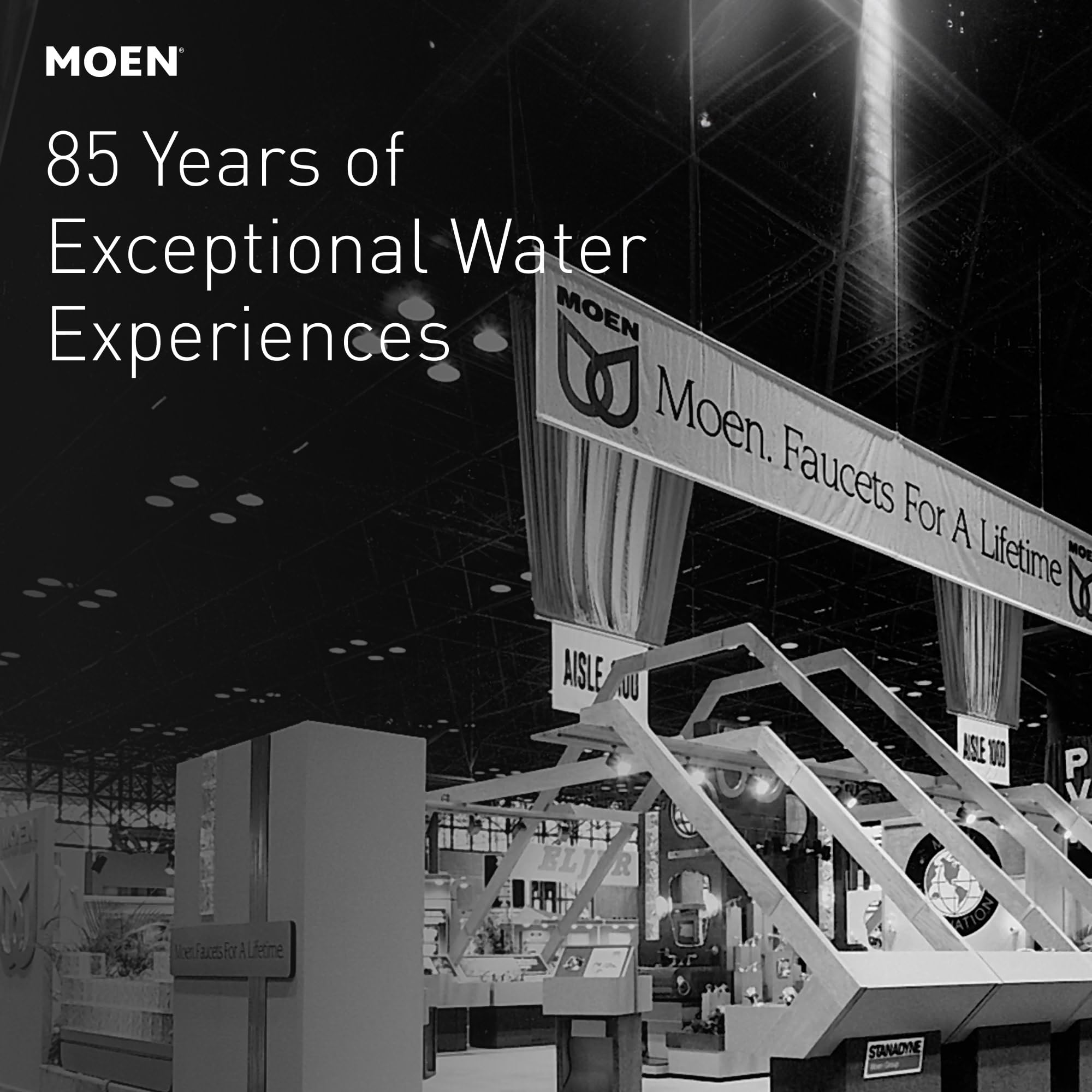 Moen Ignite en un baño moderno mostrando su acabado brillante