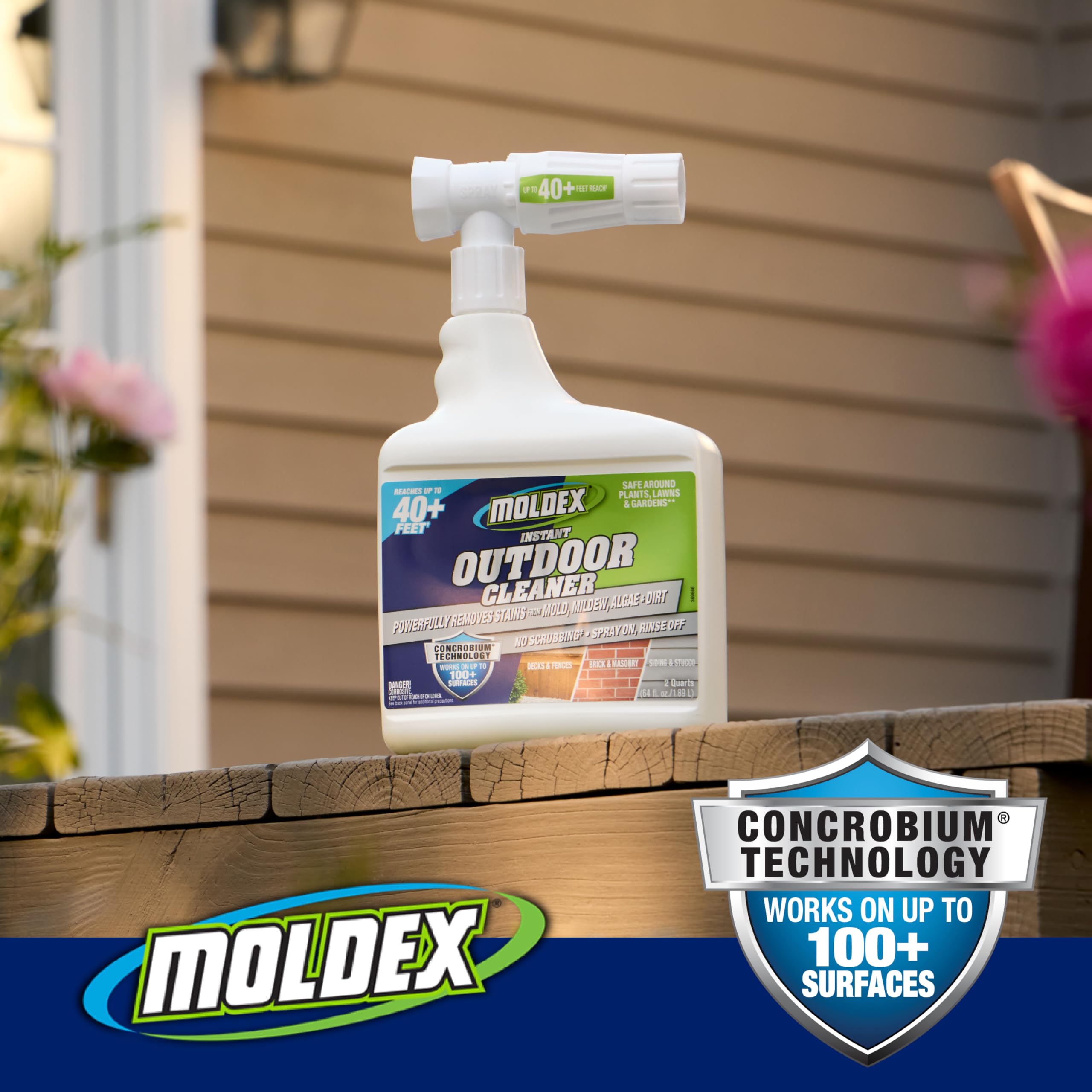Moldex rociado en deck demostrando limpieza sin frotar