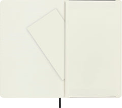 Bolsillo interior acordeón del Moleskine guardando recibos y tarjetas, organiza papeles
