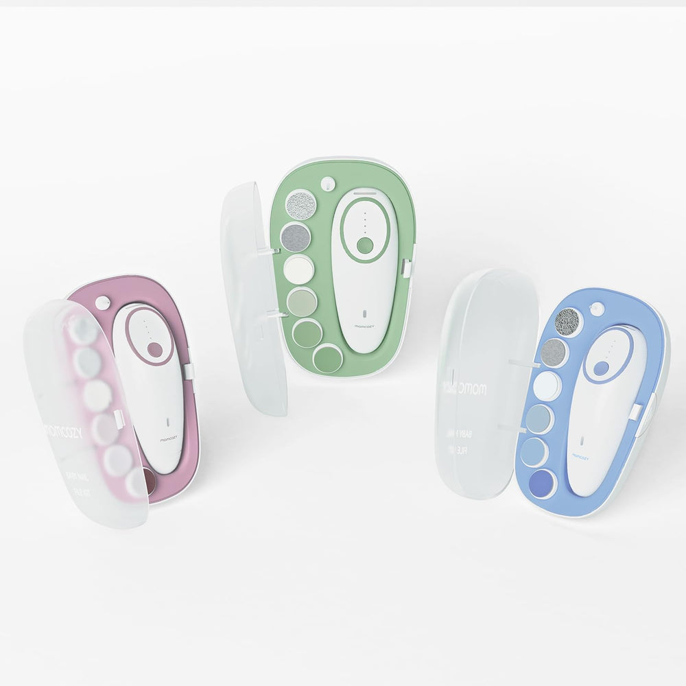 Momcozy puerto USB‑C en el organizador mostrando carga práctica y ordenada