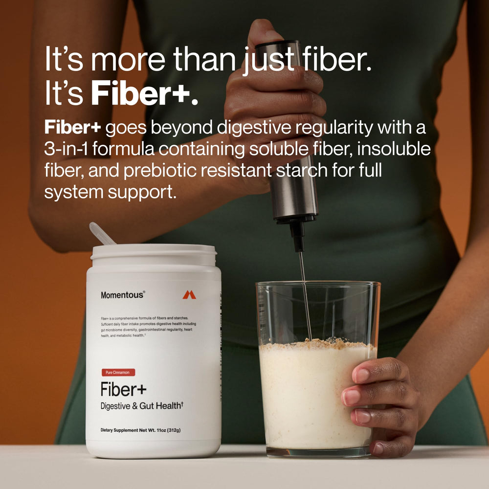 Momentous Fiber+ textura del polvo en primer plano, mezcla fina y disolución rápida