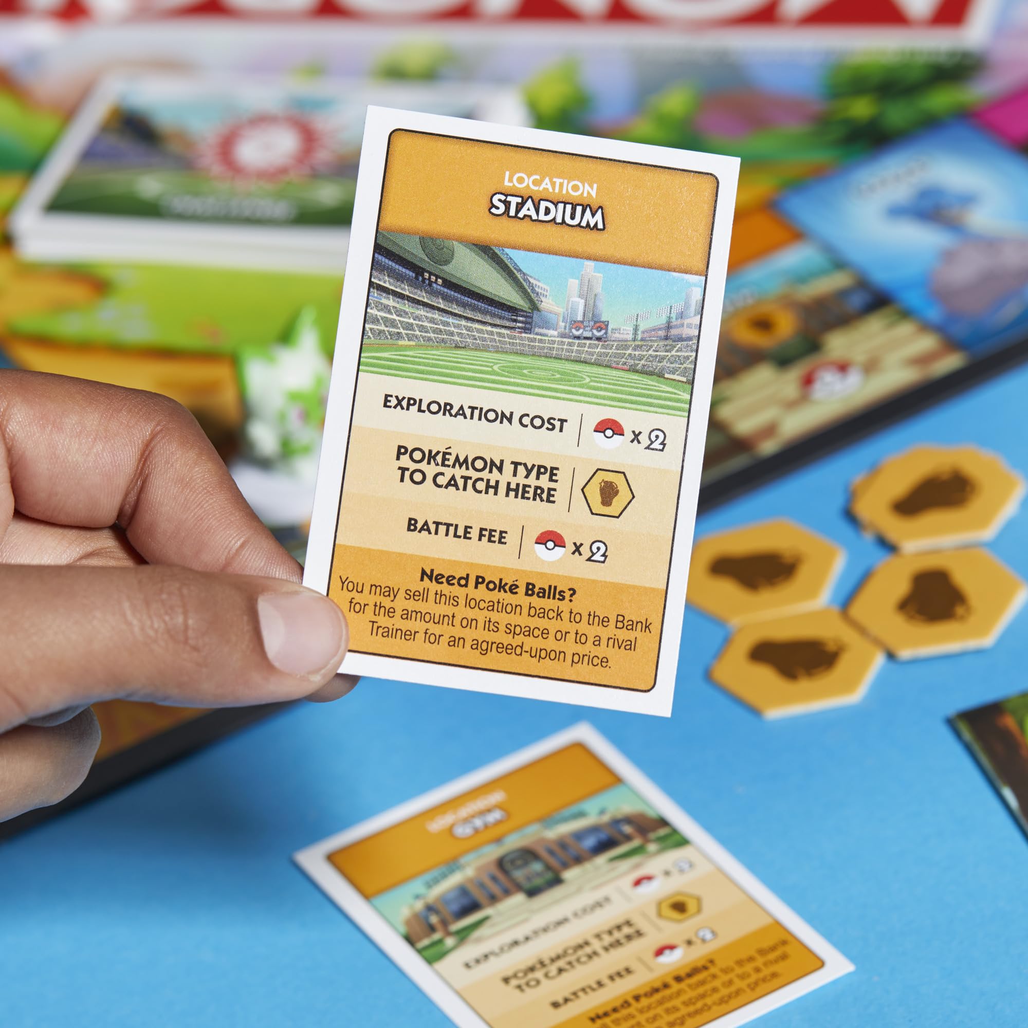 Monopoly tarjeta de Pokémon siendo capturada, beneficio: emoción al completar el rastreador