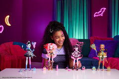 Monster High Draculaura detalle del vestido con telaraña y textura elegante