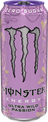 Monster Ultra Wild Passion lata en mano para comparar tamaño y conveniencia