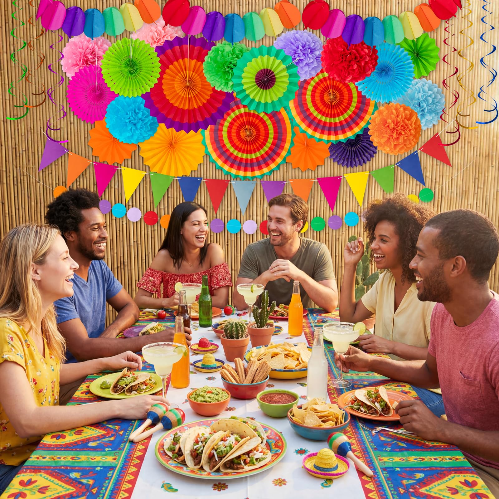 Moon Boat escena de fiesta con mesa decorada y ambiente alegre
