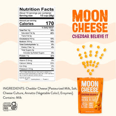 Moon Cheese trozos dispersos en superficie, muestra porciones listas para comer