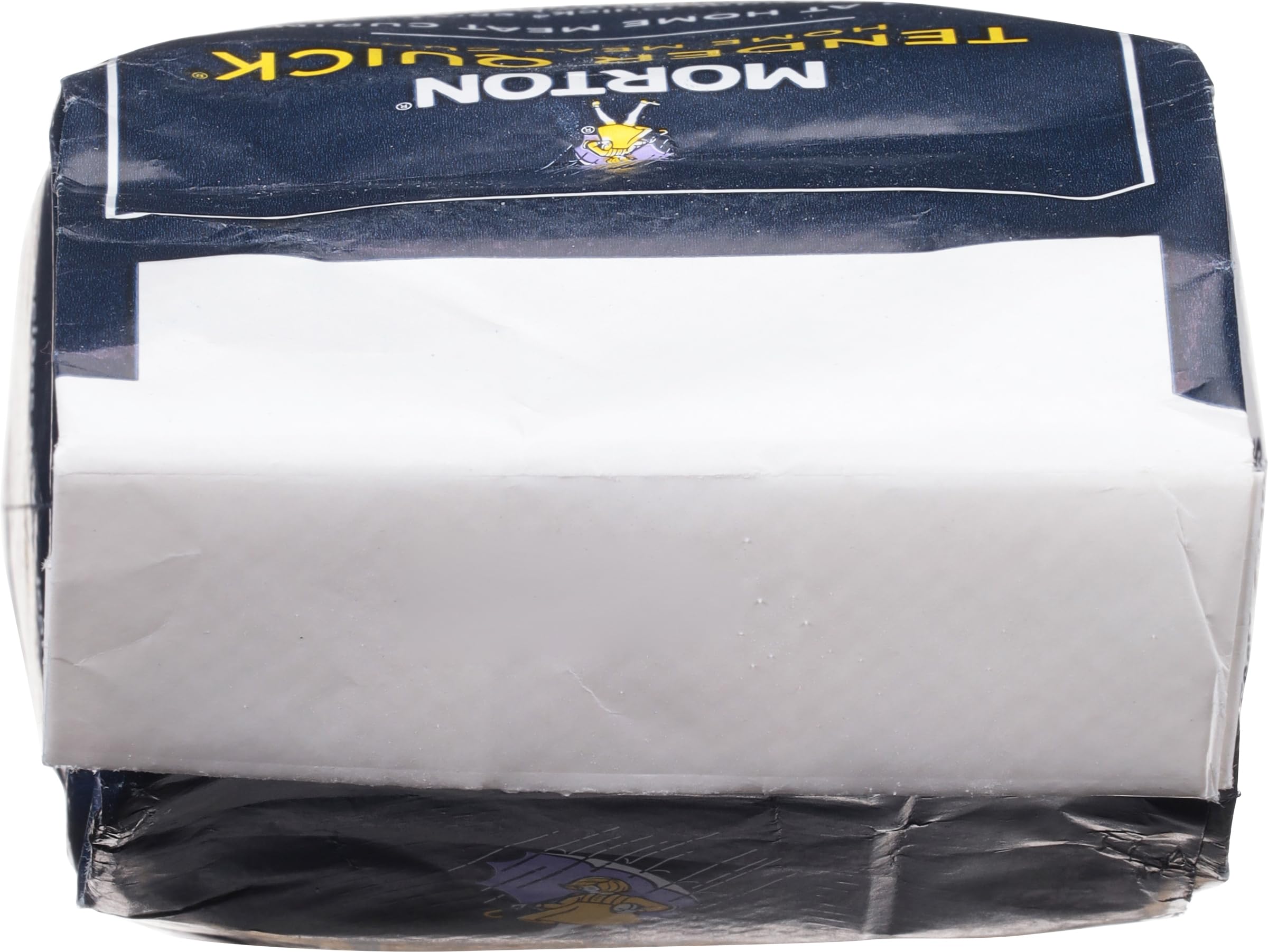 Morton Tender Quick tamaño de la bolsa junto a una mano para referencia de cantidad
