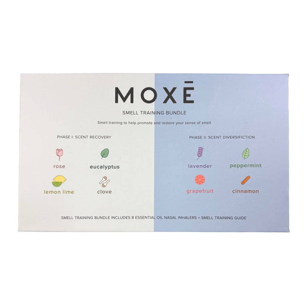 MOXE stick junto a mano para tamaño, comparación que muestra portabilidad