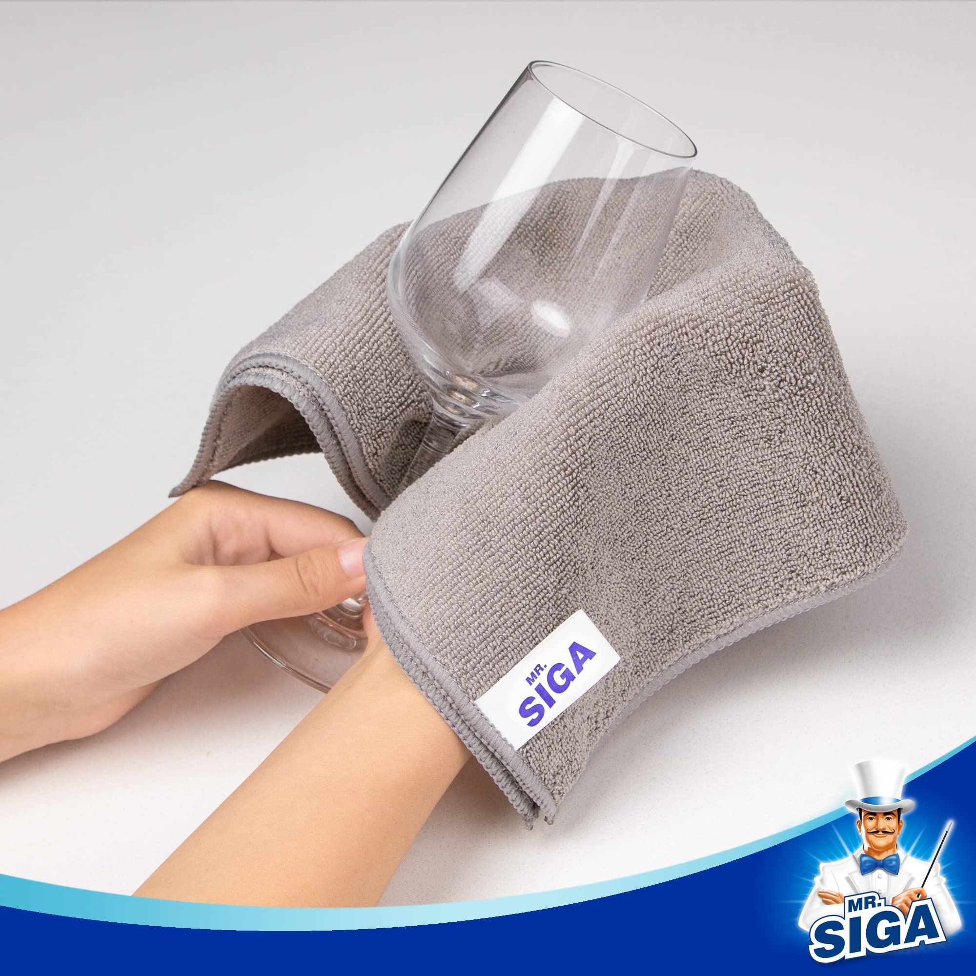 MR.SIGA paño al lado de una mano para comparar tamaño práctico