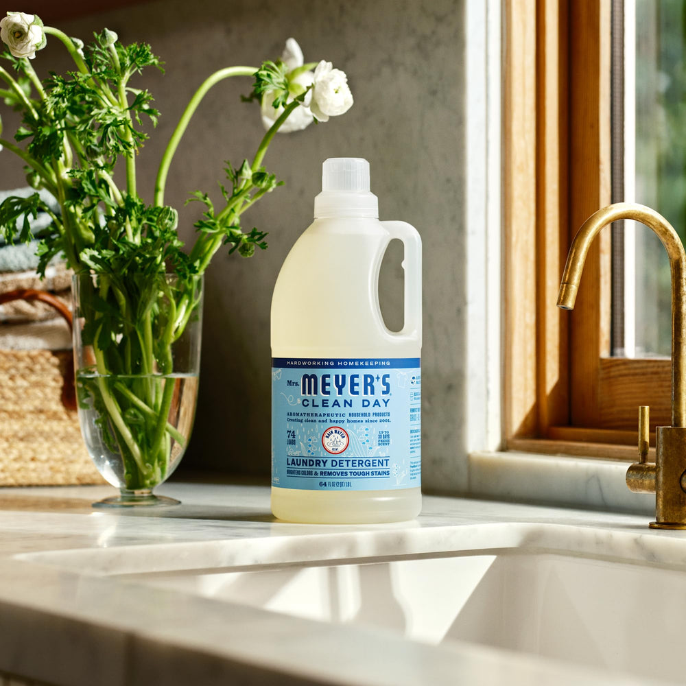 Mrs. MEYER'S comparación de tamaño 64 oz que indica durabilidad por cargas