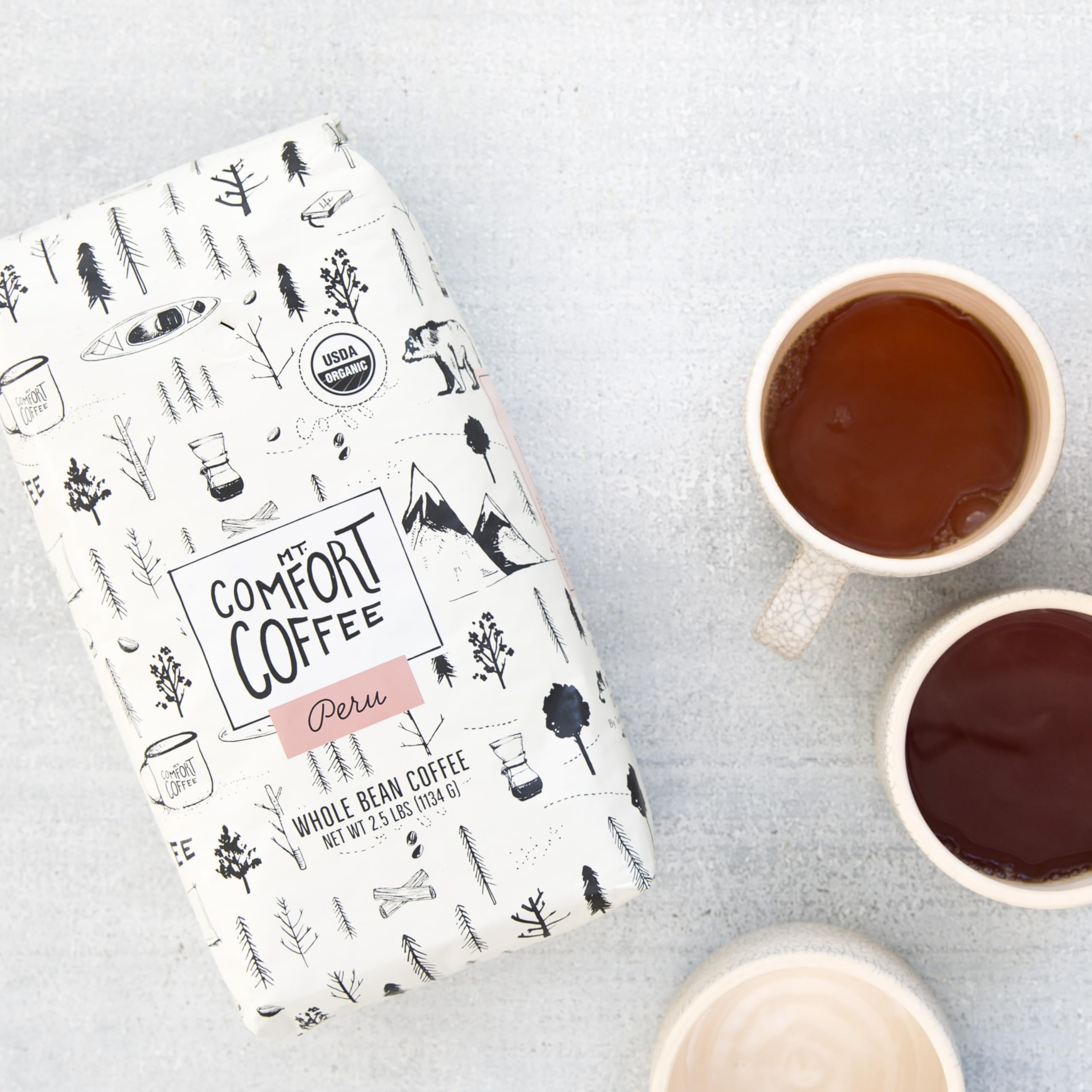 Mt. Comfort Coffee granos junto a molino, listo para moler según método