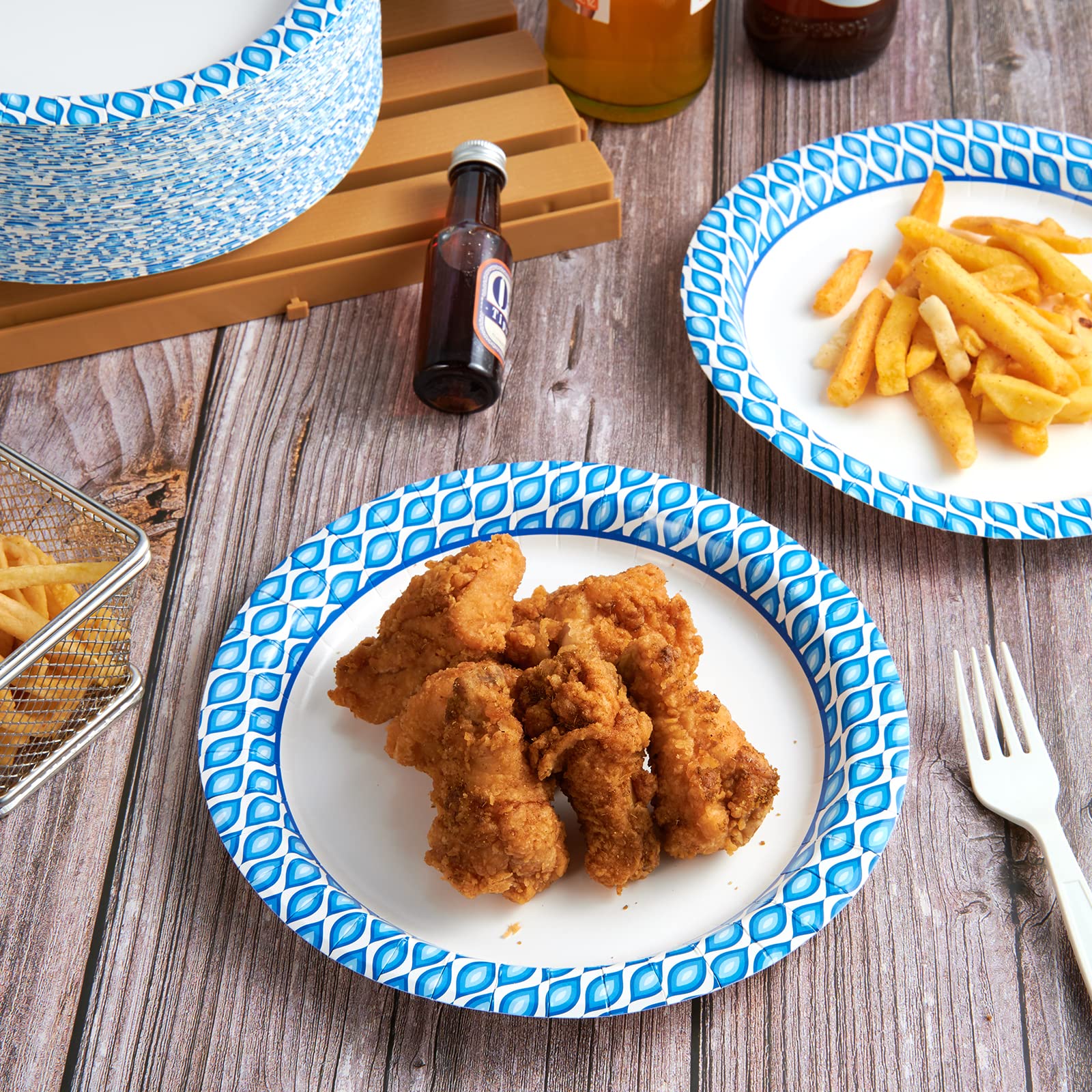 MUCHII plato en mesa de fiesta facilitando servicio y limpieza