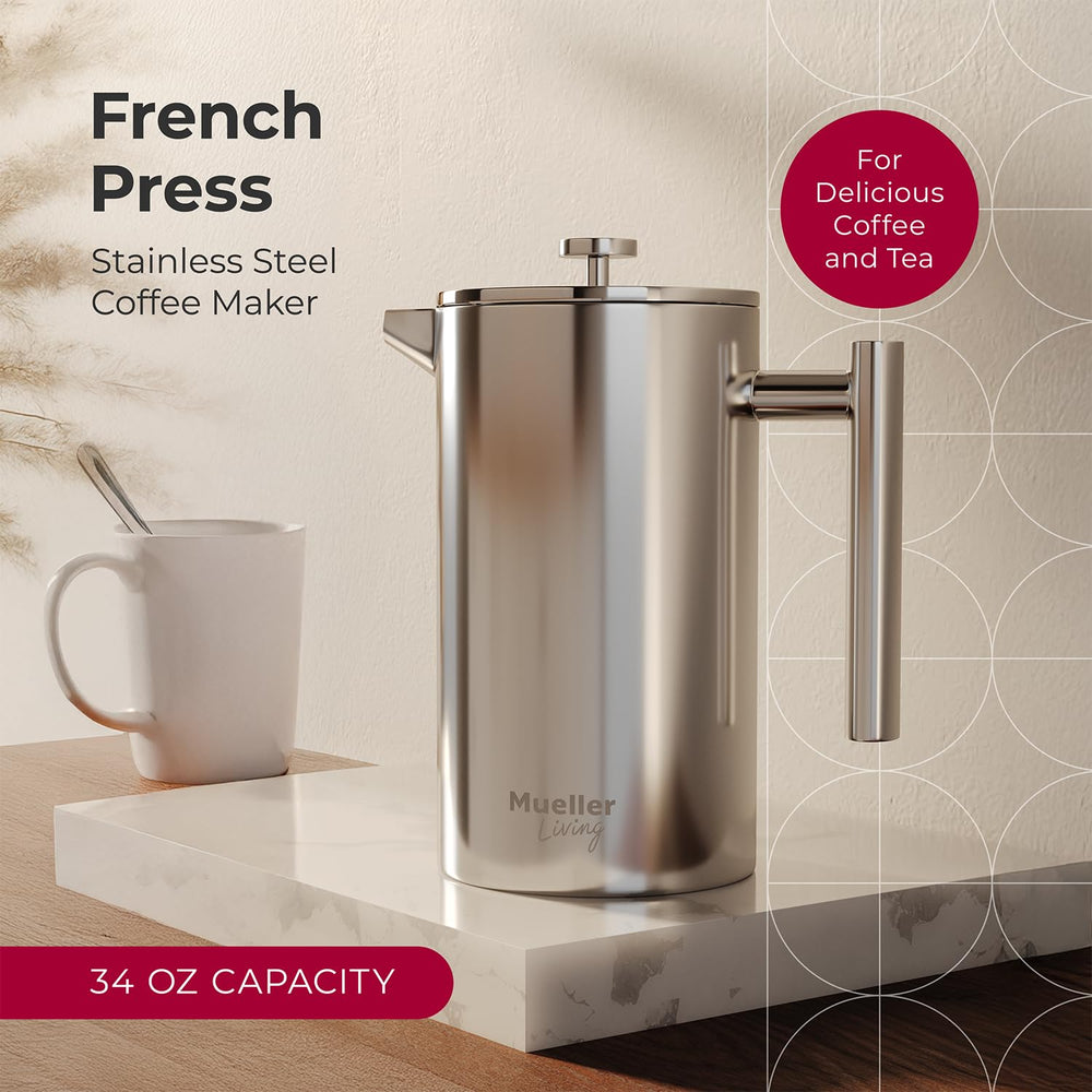 MuellerLiving vertiendo café en taza que muestra café con cuerpo y sin posos