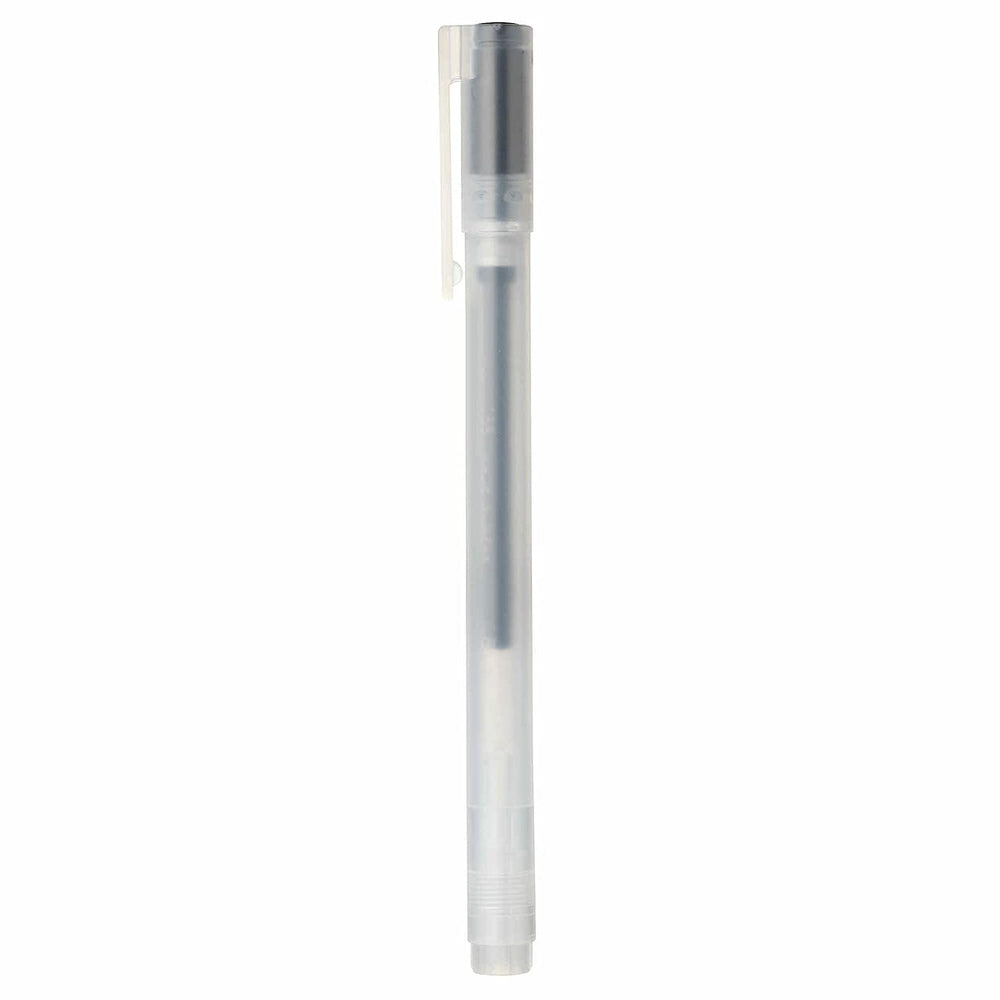 MUJI punta 0,38 mm primer plano, trazo fino y precisión al escribir