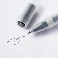 MUJI set en escritorio escribiendo en libreta, comodidad en sesiones largas