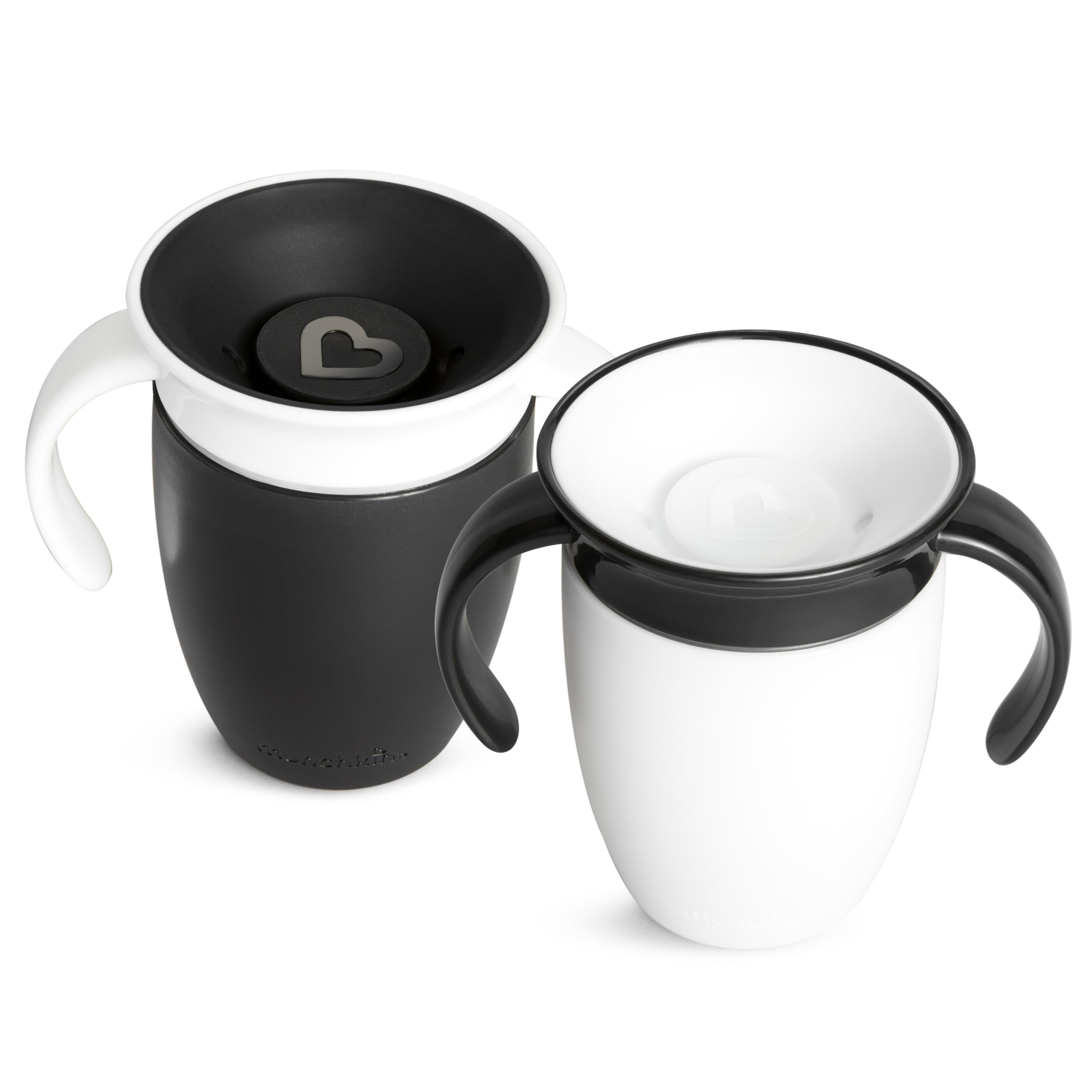Munchkin Miracle 360 niño sosteniedo la taza con asas, fácil agarre