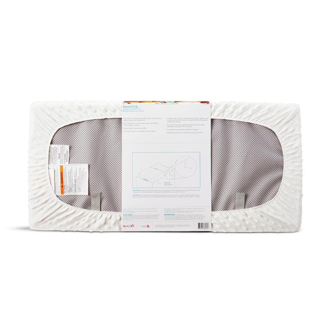 Munchkin cambiador colocado en cómoda de dormitorio infantil