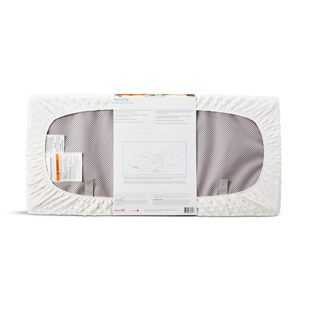 Munchkin cambiador colocado en cómoda de dormitorio infantil