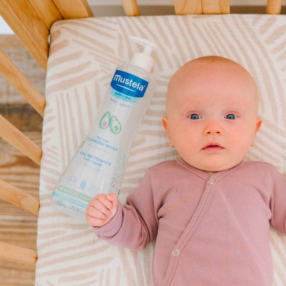 Mustela dispensador abierto listo para aplicar limpieza sin frotar