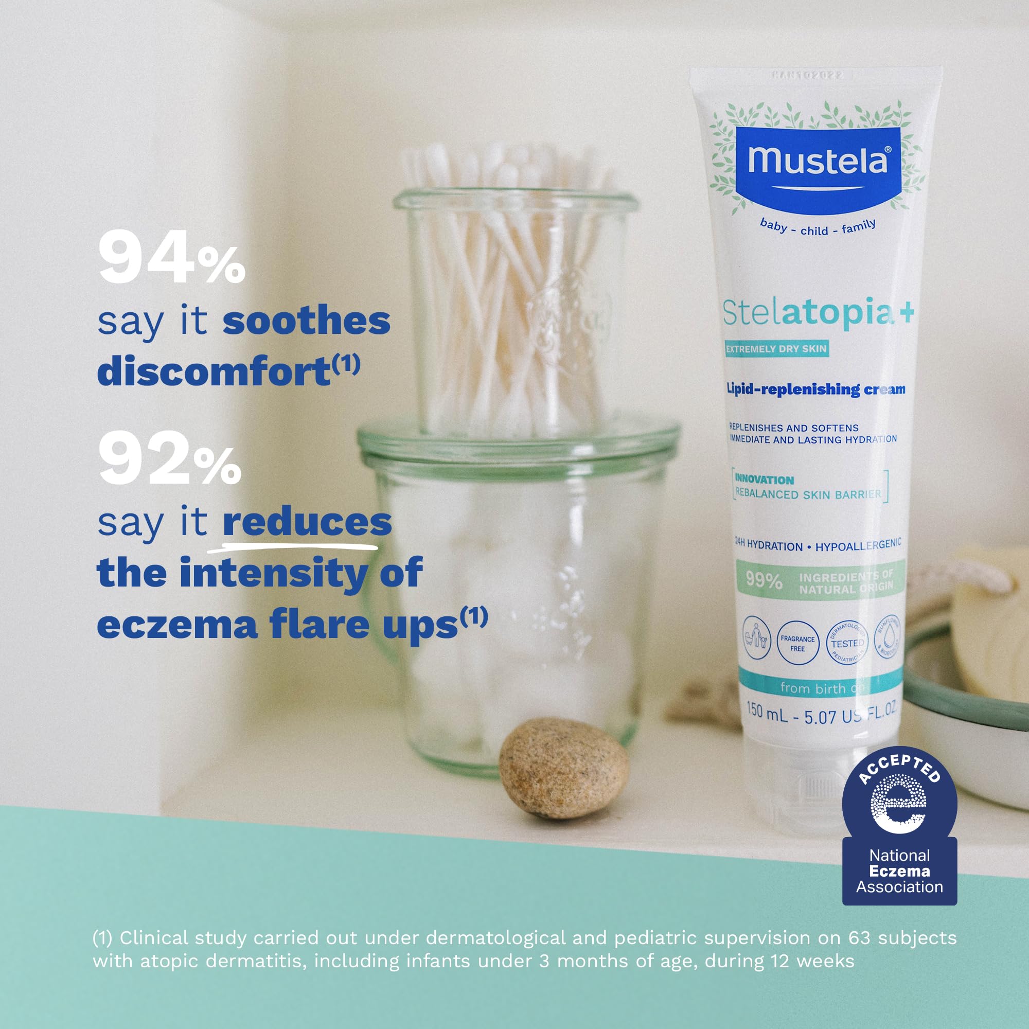 Mustela Stelatopia textura cremosa en primer plano para hidratación rápida