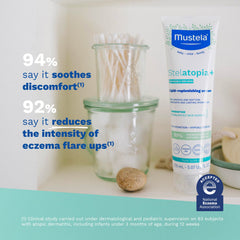 Mustela Stelatopia textura cremosa en primer plano para hidratación rápida