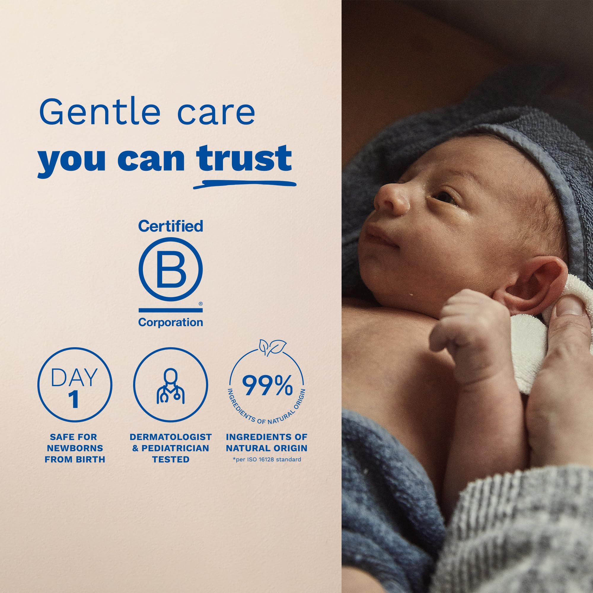 Mustela aplicación en bebé durante el baño, limpieza suave del cuero cabelludo