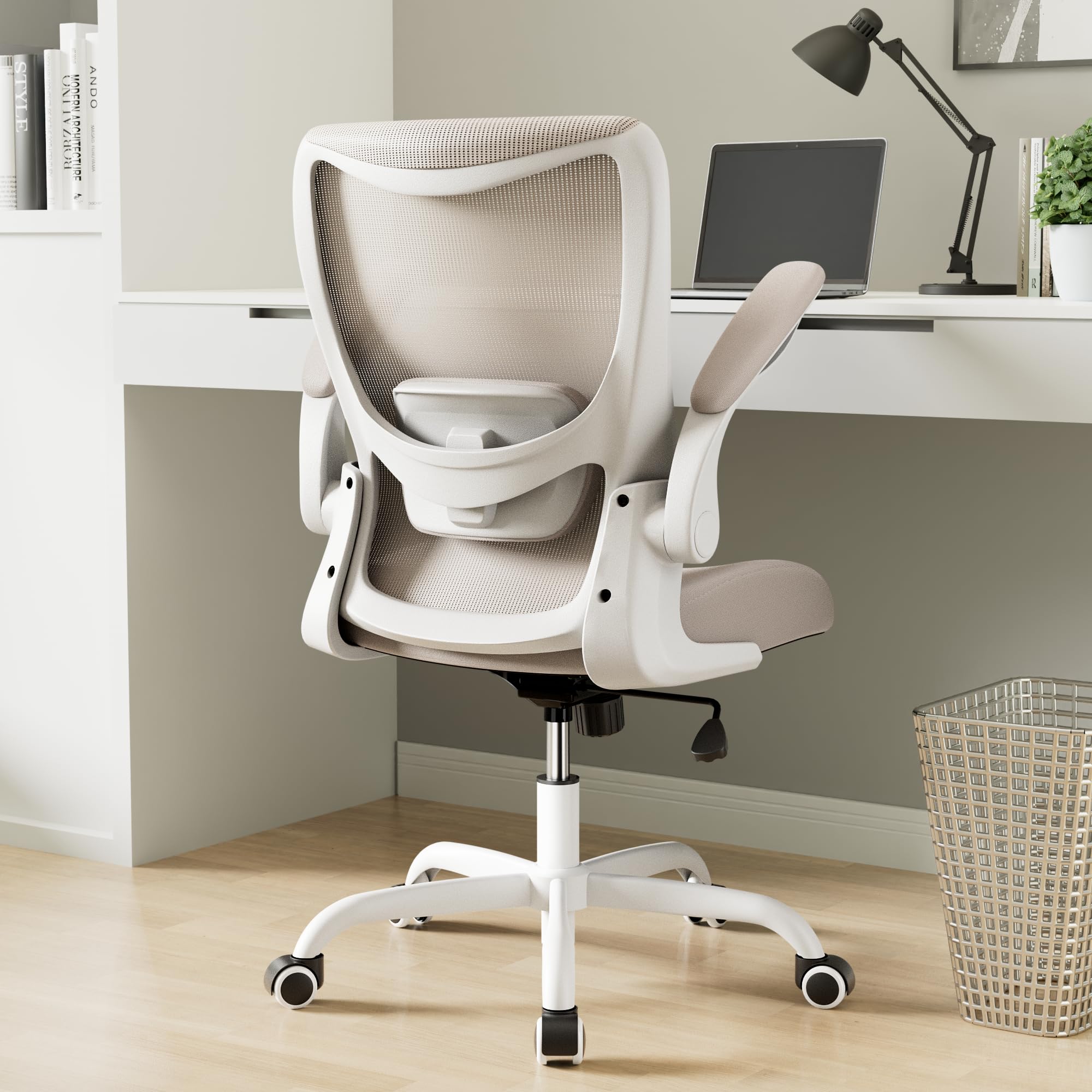 MUXX.STIL vista frontal de la silla khaki con soporte ergonómico, cómoda y profesional