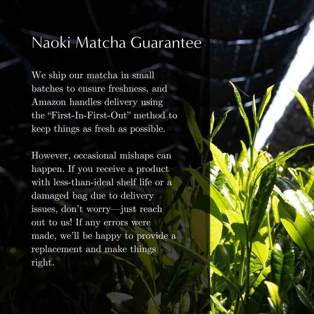 Naoki Matcha frente a hojas de té y paisaje de Uji destacando origen