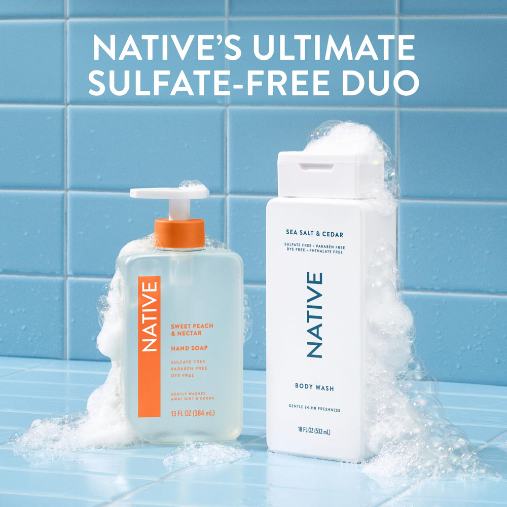 Native familia en baño usando la botella 36 oz, ideal para uso compartido