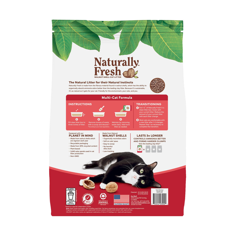 Caja de arena con Naturally Fresh en uso por gato, control de olores y formación de grumos