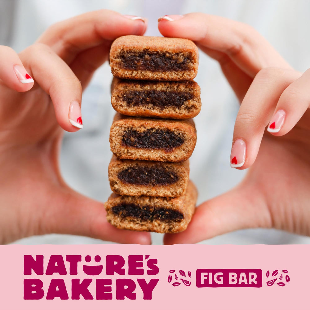 Nature's Bakery caja abierta con múltiples twin-packs lista para almacenar en despensa familiar