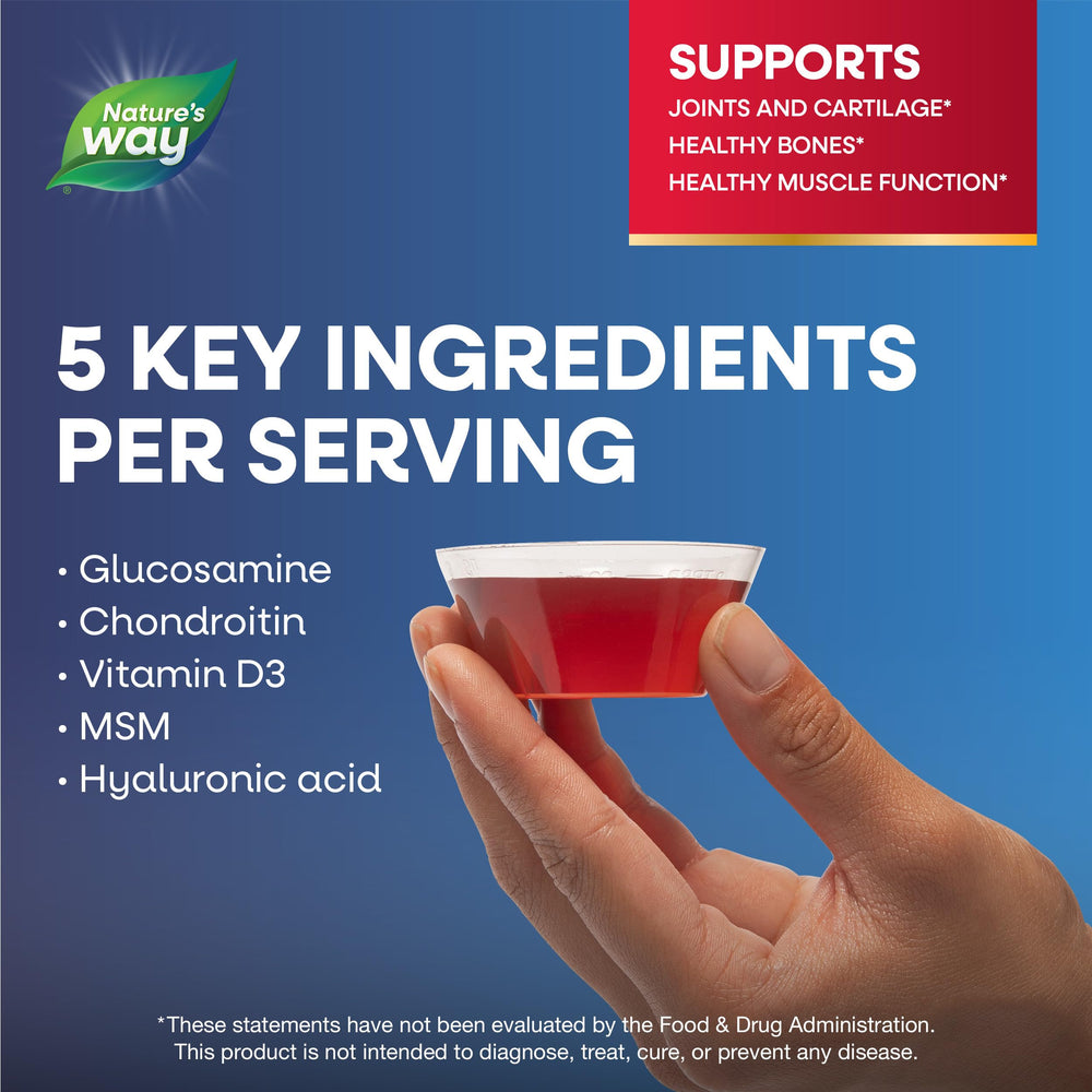 Nature's Way botella abierta vertiendo el suplemento en una cuchara para uso práctico