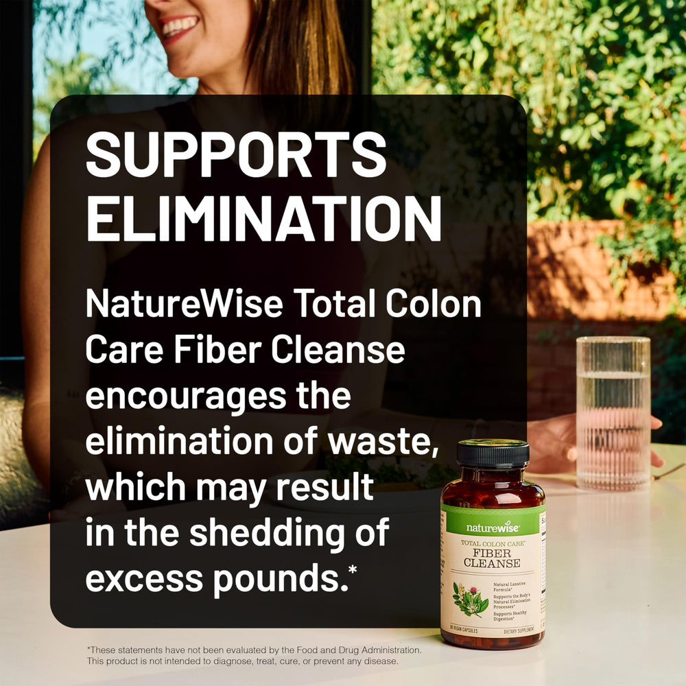 NatureWise cápsula en mano para comparar escala y comodidad de ingestión