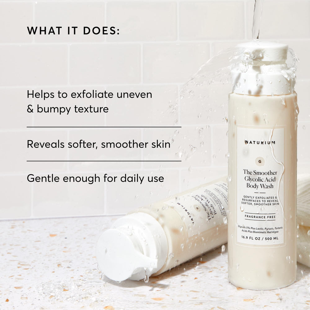 Naturium gel en uso en ducha demostrando limpieza y suavidad