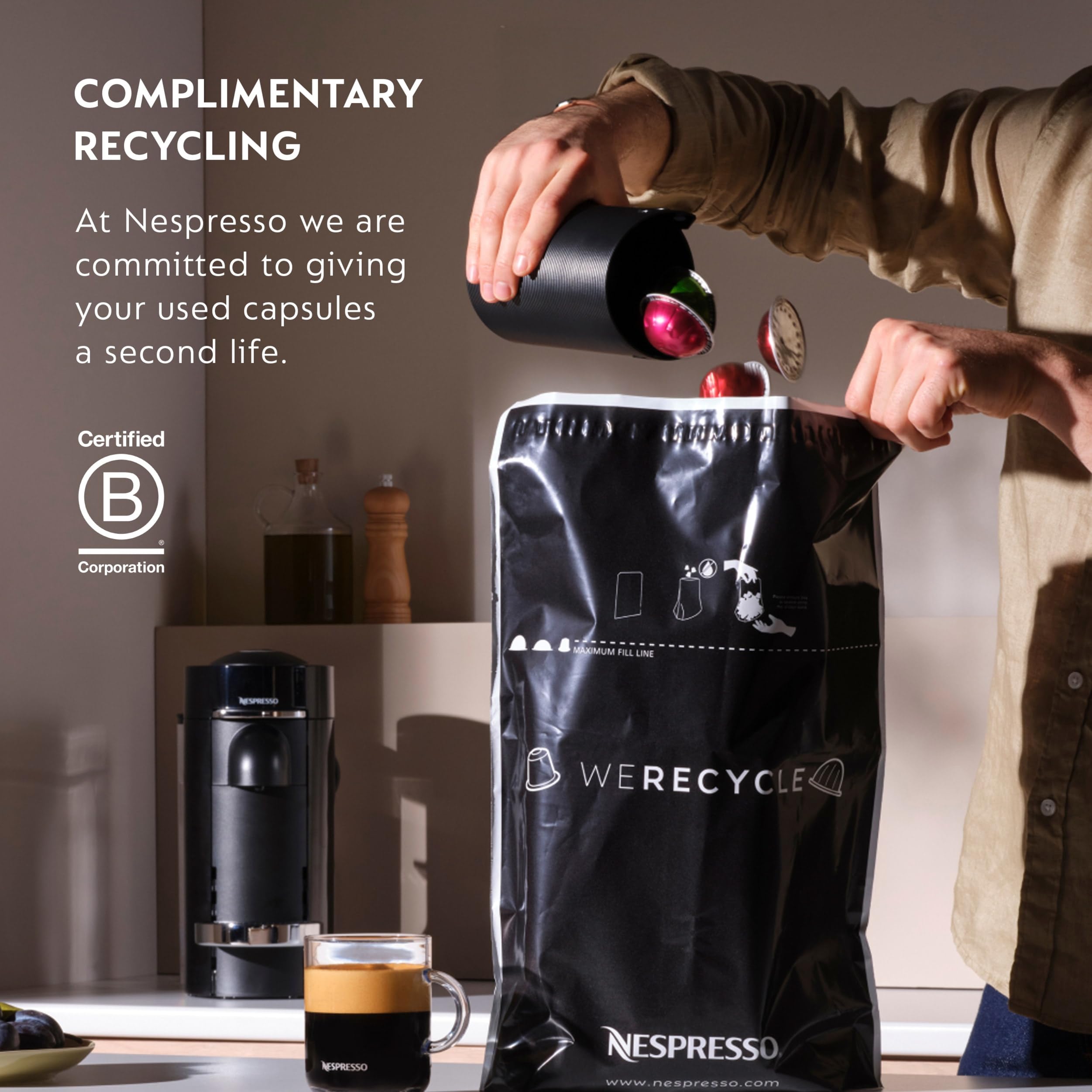Nespresso Voltesso en cocina mostrando uso diario y ambiente acogedor