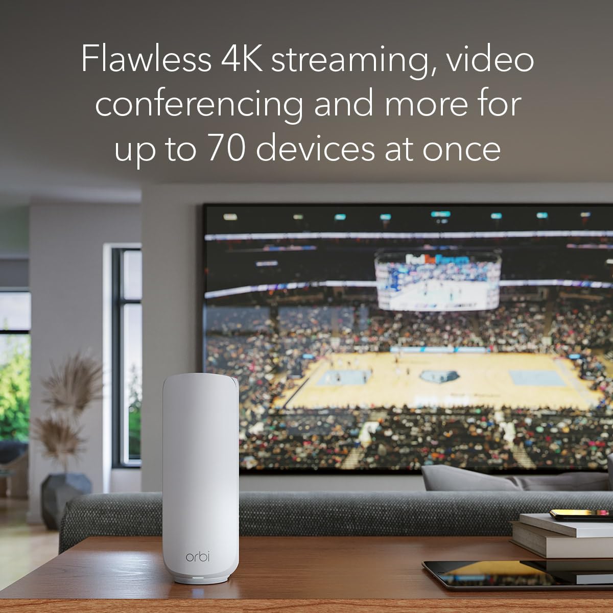 NETGEAR Orbi 370 comparación de tamaño junto a objetos cotidianos para escala